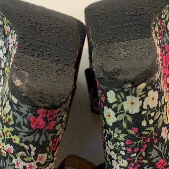 🚨 Xhilaration Black & Pink Floral Wedges Sz 9.5 - Picture 8 of 8